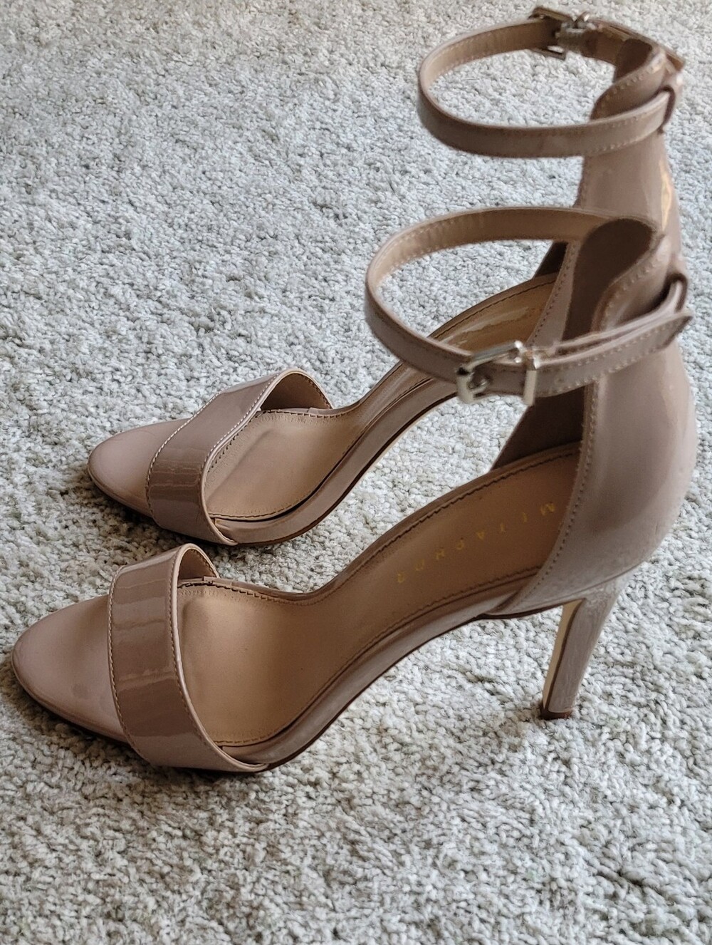 High Heels In Versatile Sand Color Good Condition  Size 7    3 3/4 Heel